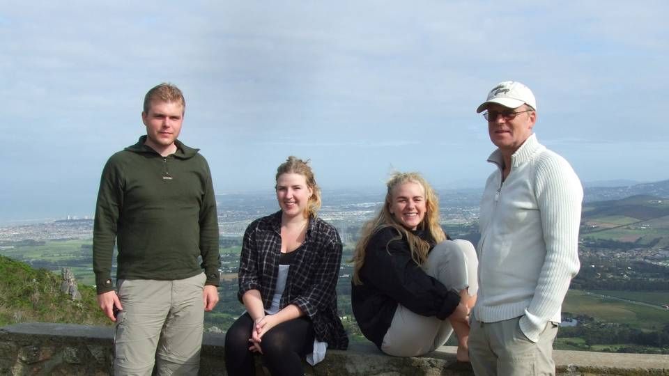 Tom Krøjgaard med sine børn ved bjergpassest Sir Lowry's Pass i Sydafrika. Foto: Privatfoto | Foto: Foto: Privat