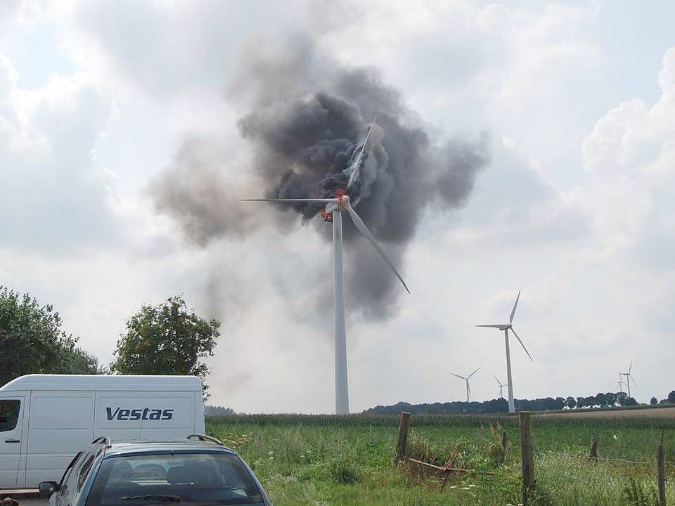 Brand i vindmølle. Der er ikke tale om dødsulykken i oktober 2013. | Foto: National Wind Watch, Politiinzpection Stade