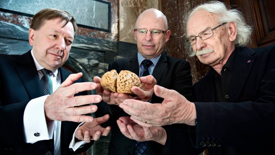 Fra venstre Trevor Robbins, Stanislas Dehaene og Giacomo Rizzolatti skal nu foruden at dele interessen for hjernens forviklinger også dele æren og 1 mio. euro, som følger med The Brain Prize | Foto: Lars Krabbe