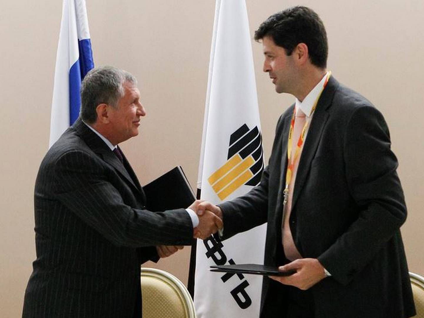 "Hvis du er glad, så er jeg glad" - sådan ser det øjensynligt ud, når begge parter nyder godt af en aftale. | Foto: Rosneft