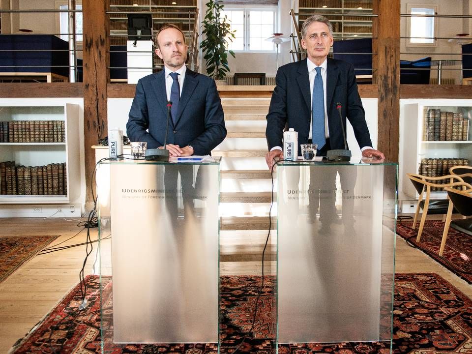 Storbritanniens udenrigsminister Philip Hammond (th.) besøgte torsdag København, hvor han mødtes med Danmarks udenrigsminister Martin Lidegaard (R) (tv). | Foto: Katinka Hustad/Polfoto