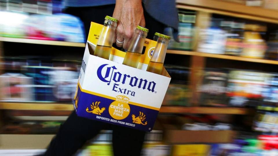 Corona-øllen er en af Anheuser-Busch InBevs imponerende portefølje af kendte ølmærker. | Foto: Amy Sancetta/AP/Ritzau Scanpix