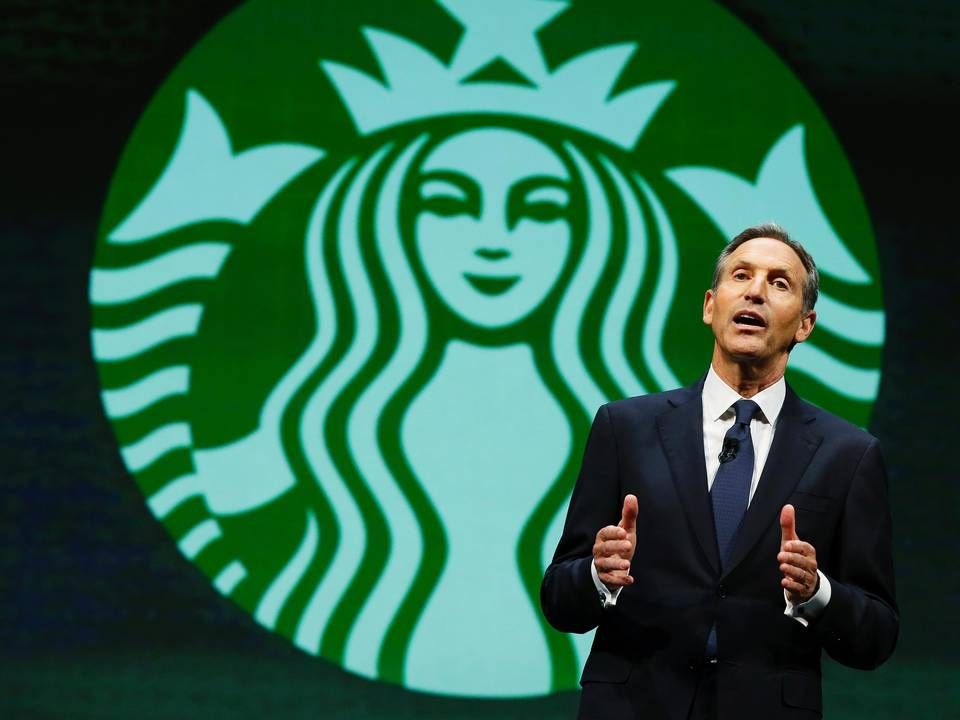 Adm. direktør Howard Schultz har tidligere inddraget Starbucks i politiske debatter om våbenlovgivning og homoseksuelle vielser. | Foto: Ted S. Warren/AP Photo/Polfoto/Arkiv
