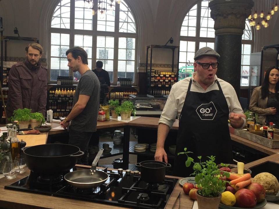 Claus Holm (th.) og Christian Bitz laver mad i TV2's madprogram Go' Appetit. | Foto: Majken Søndergaard Nielsen