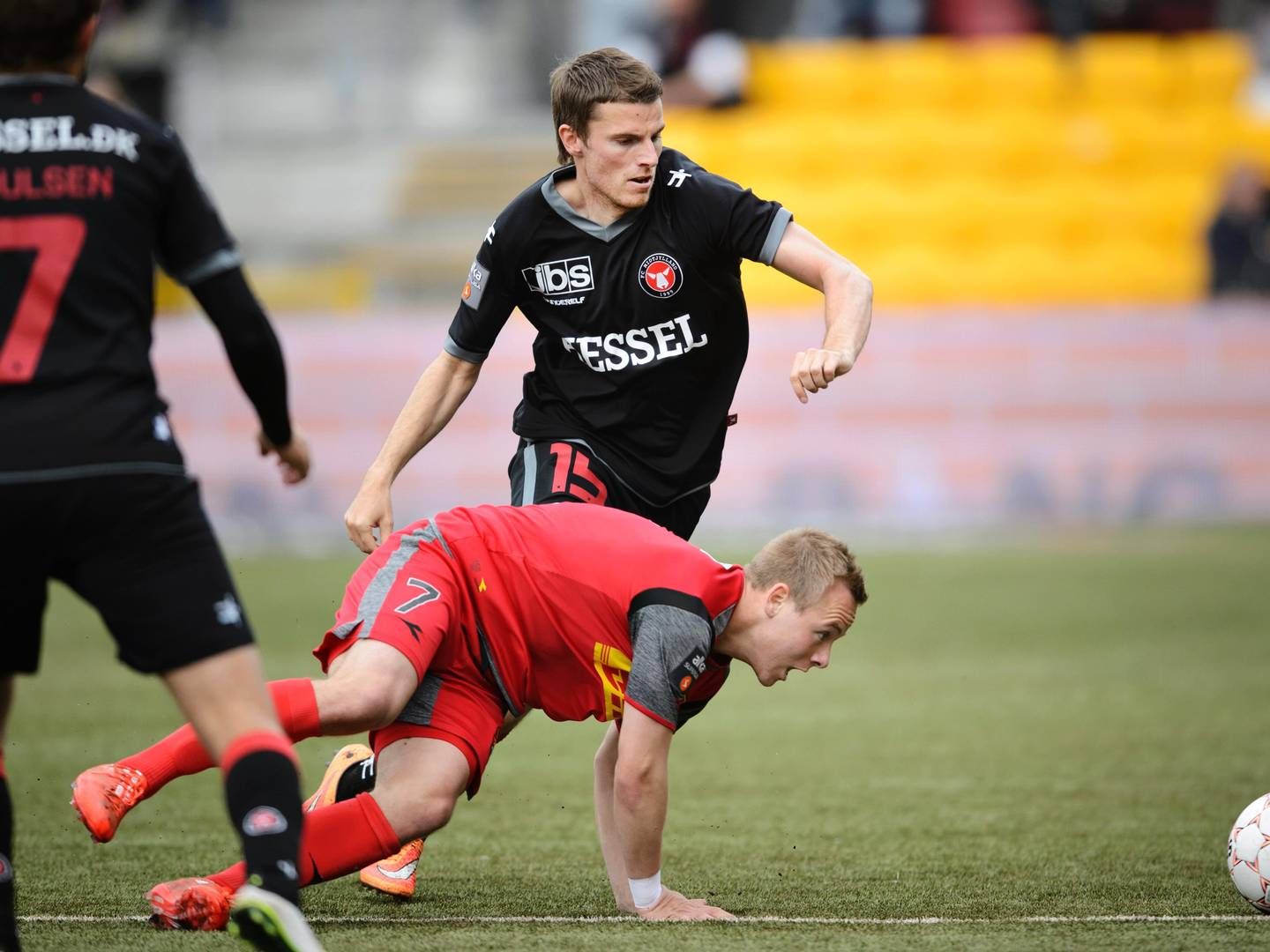 Spillerne fra FC Midtjylland, i sorte trøjer, får snart egen tv-kanal. | Foto: Davali Philip/Polfoto