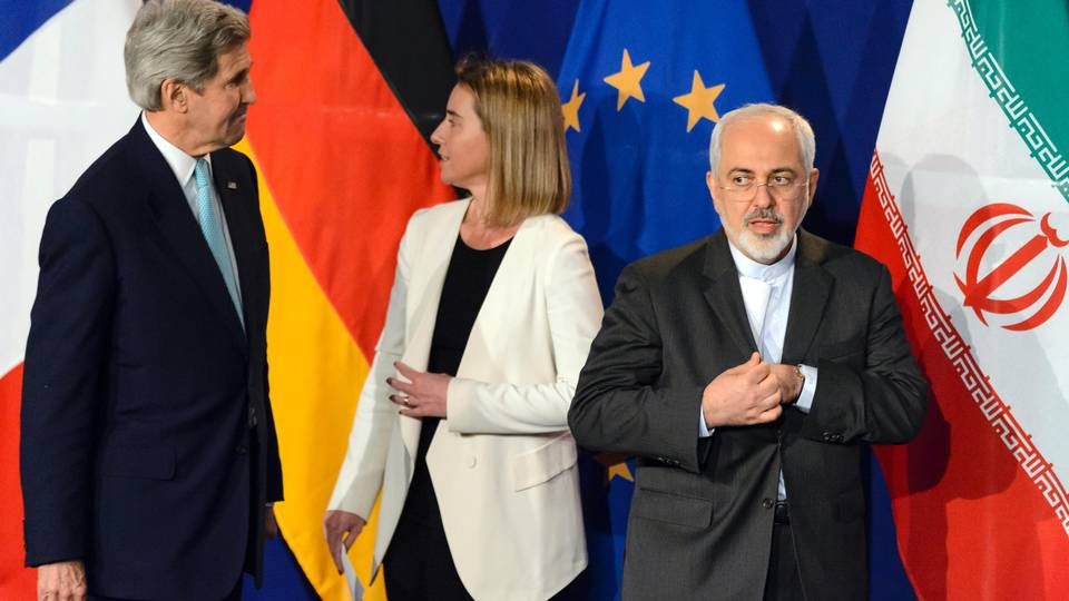 Forhandlinger i april 2015 i den schweiziske by Lausanne. John Kerry, Federica Mogherini og Javad Zarif. | Foto: Laurent Gillieron/AP/POLFOTO