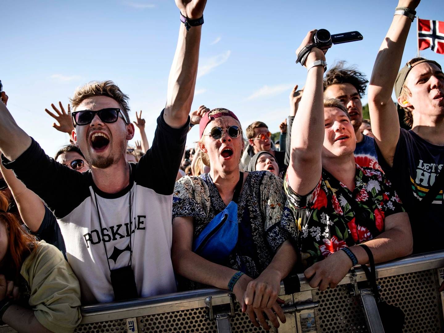 Både Finans Danmark og Forbrugerrådet Tænk vender tommelfingeren op til, at årets Roskilde Festival er kontantfri. | Foto: Philip Davali/Polfoto