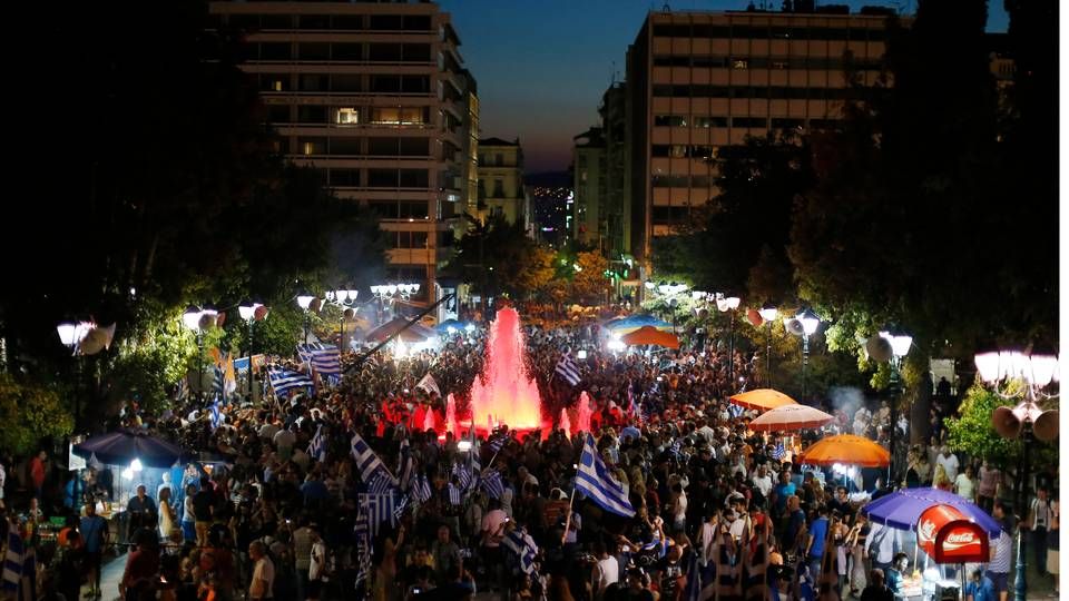 Folk på Athens gader under folkeafstemning i juni. | Foto: Emilio Morenatti/AP/POLFOTO