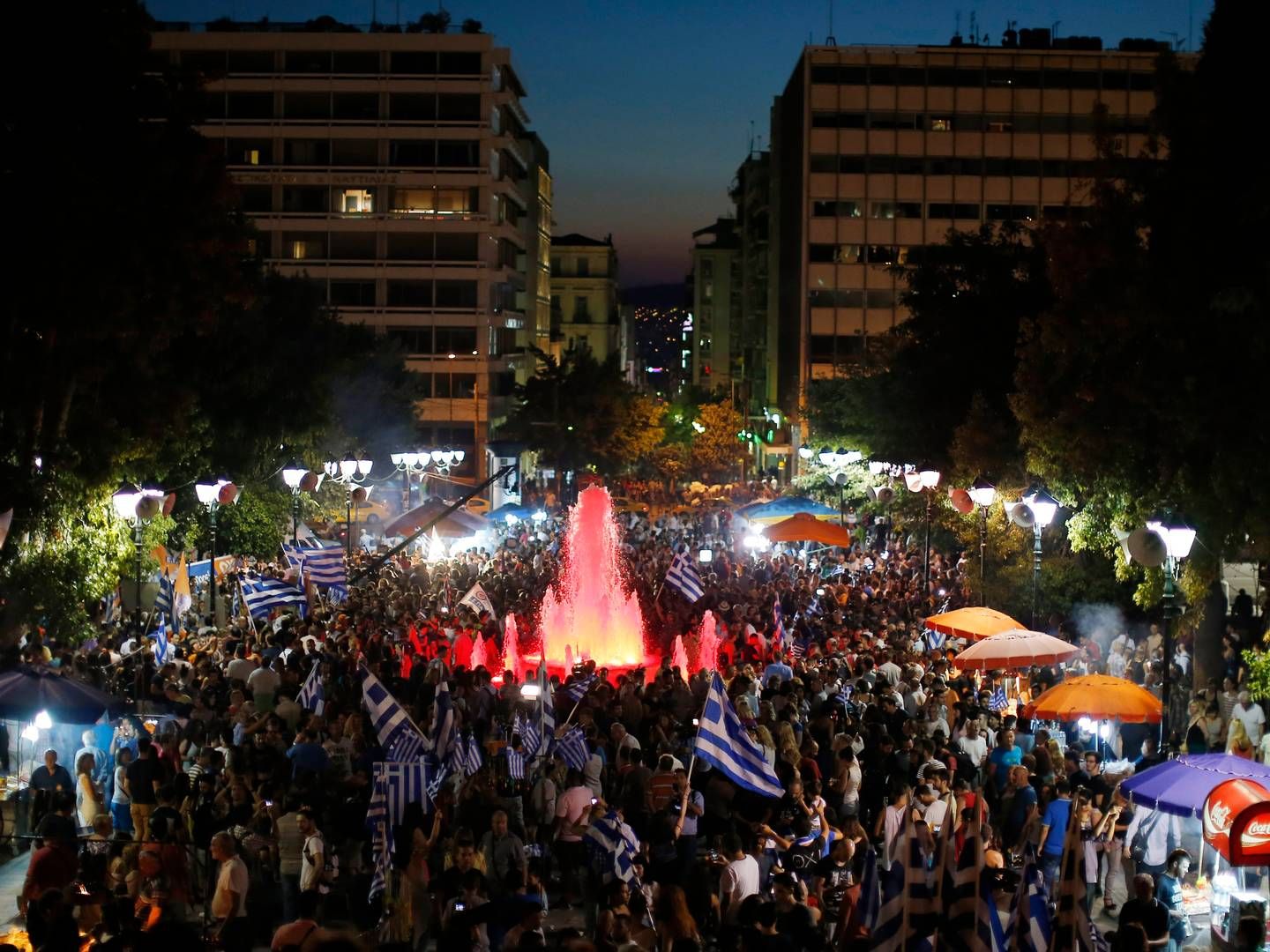 Voters celebrate 'no' in referendum vote Sunday night in Athens. | Photo: Emilio Morenatti/AP/POLFOTO