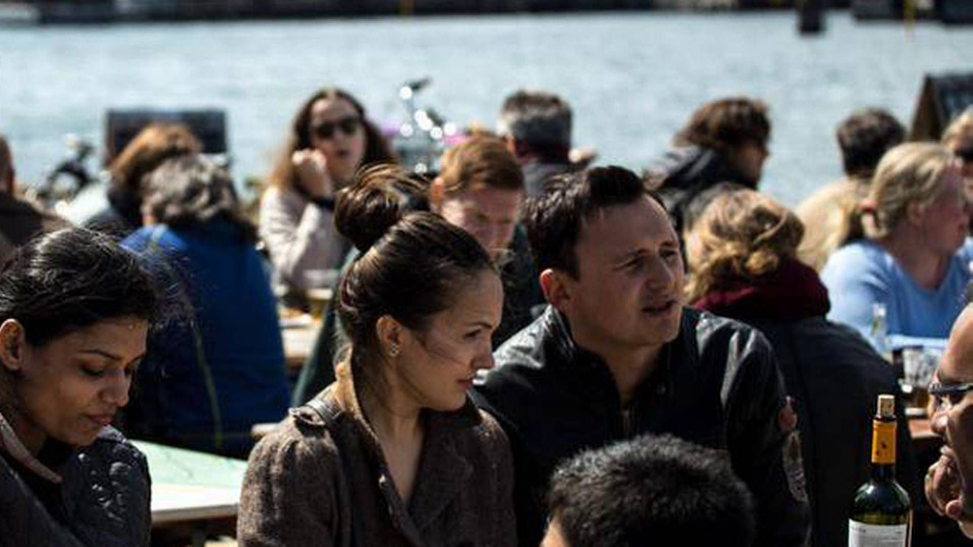 På Papirøen i København over for Nyhavn og Skuespilhuset kan de besøgende hos Copenhagen Street Food nyde mad fra hele verden med udsigt til havnen. Foto: Mikkel Bækgaard | Foto: Mikkel Bækgaard