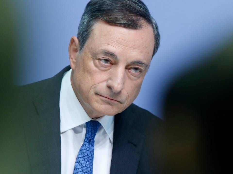 Der er stort fokus på, hvad centralbankchef Mario Draghi fra ECB siger på et pressemøde i Riga i dag. | Foto: Michael Probst/AP/Polfoto
