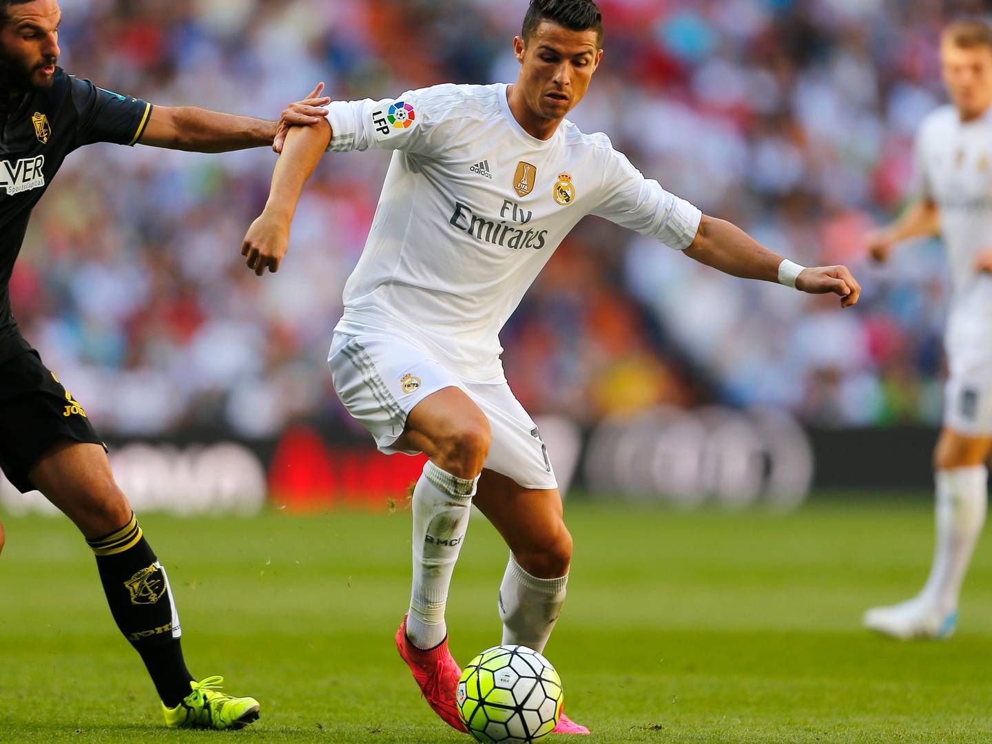 Cristiano Ronaldo i aktion for Real Madrid mod Granada. | Foto: Seco Francisco/AP/Polfoto