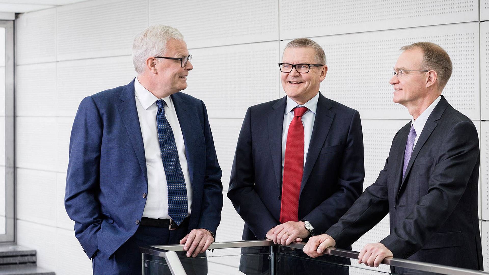 Nationalbankdirektørerne Hugo Frey Jensen (yderst tv.), Lars Rohde og Per Callesen præsterede et overskud på 3,9 mia. kr. i 2016 | Foto: Danmarks Nationalbank