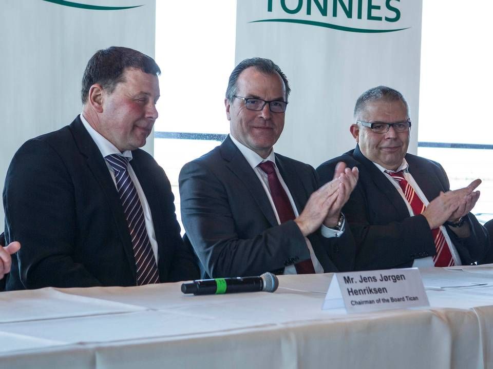 Jens Jørgen Henriksen (tv.), Clemens Tönnies og Frank Duffe under pressemødet, hvor handlen mellem de to kødkoncerner blev endeligt underskrevet. | Foto: PR-billede/Tönnies