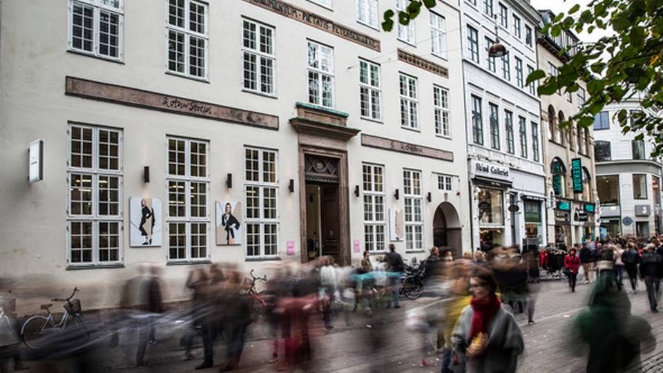 På papiret tjente René Müller 55 mio. kr. på at eje denne strøgejendom på adressen Amagertorv 29 i København i få dage. Men reelt var der tale om en del af en byttehandel, hvor et dusin ejendomme skiftede hænder til kunstigt opskruede priser. | Foto: Stine Bidstrup/Polfoto