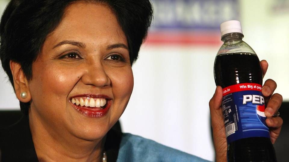 Indra Nooyi leder den store Pepsico-koncern. Hun leder efter én mia. dollar i besparelser samtidig med, at hun vil øge marginenerne på de mange Pepsico-produkter. | Foto: Manish Swarup/AP/POLFOTO/arkiv