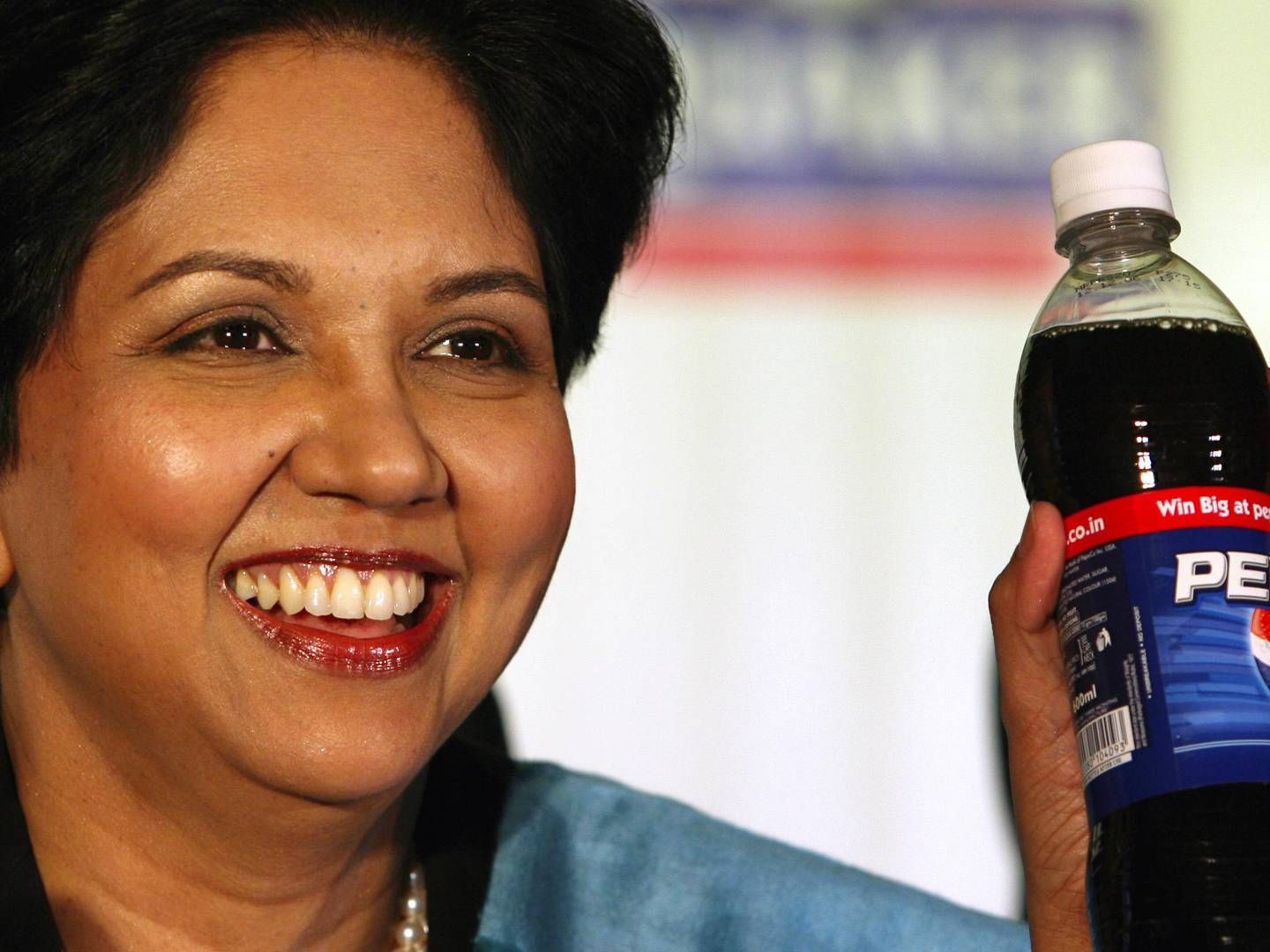 Indra Nooyi leder den store Pepsico-koncern. Hun leder efter én mia. dollar i besparelser samtidig med, at hun vil øge marginenerne på de mange Pepsico-produkter. | Foto: Manish Swarup/AP/POLFOTO/arkiv
