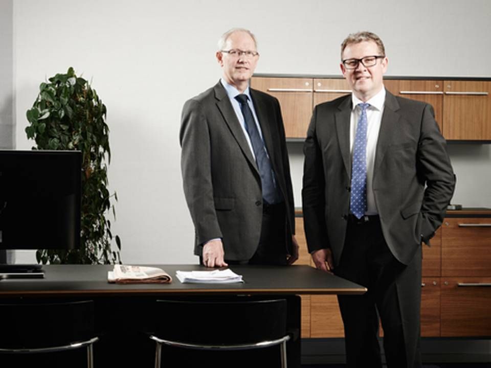 Jens Harck (tv) stopper som direktør i Sønderjysk Forsikring med udgangen af marts. Her ved siden af adm. direktør Frank Abel. | Foto: PR
