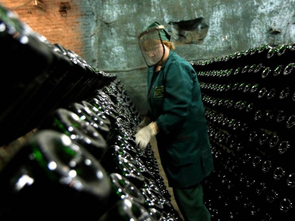 Den gamle gipsmine gemmer millioner af champagneflasker. Vineriet i Artemovsk fremstiller Ukraines bedste krimsekt flere hundrede kilometer fra den omstridte halvø.