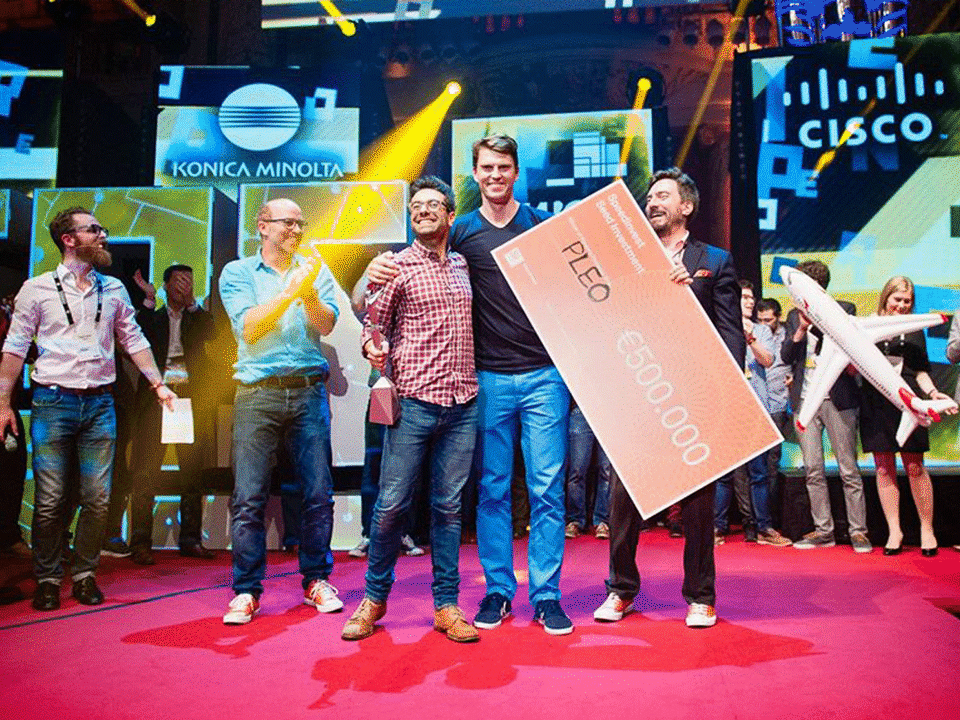 Pleos stiftere Jeppe Rindom (t.h.) og Niccolo Perra, da de i 2016 vandt en fintech-pris i Wien for næsen af 3000 andre ansøgere.
