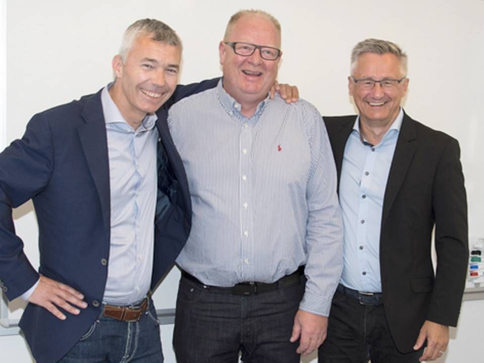 Fra venstre: Regionsdirektør for Hoffmann Teknik John Mathson Hansen, direktør for Alpedalens VVS Carsten Larsen og adm. direktør i Hoffmann Torben Bjørk Nielsen. | Foto: PR