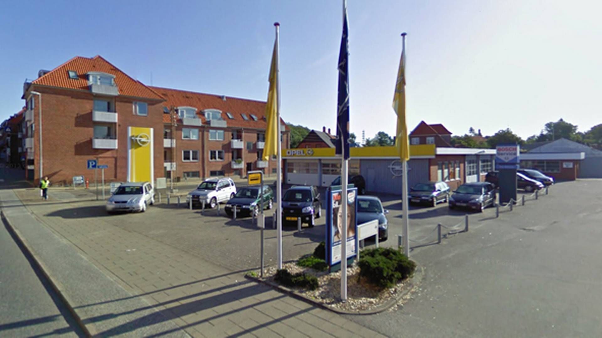 Opel-grunden, hvor Varde Bolig Administration vil opføre almene lejligheder. I baggrunden ses naboejendommen Enghavevej 1A. | Foto: Google Street View