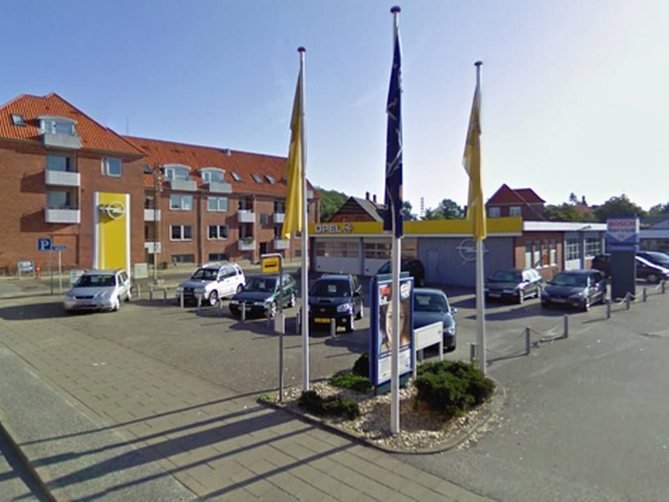 Opel-grunden, hvor Varde Bolig Administration vil opføre almene lejligheder. I baggrunden ses naboejendommen Enghavevej 1A. | Foto: Google Street View