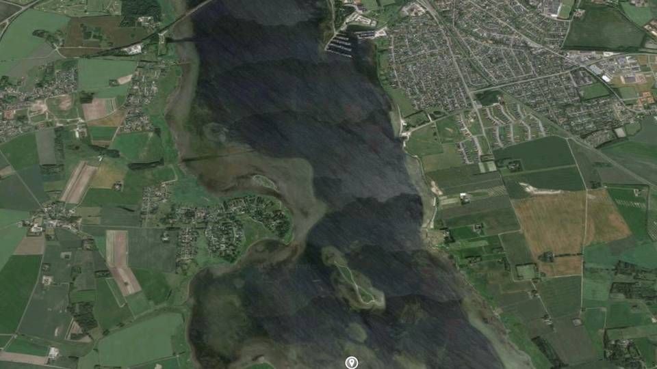 Peberholm i Roskilde Fjord er markeret nederst. Øverst ses Frederikssund. | Foto: Google Earth