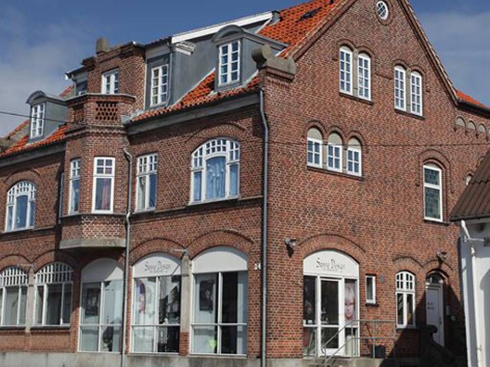Hovedgaden 24 i Høng er en del af ejendomsporteføljen hos Boligselskabet for Høng og Omegn. | Foto: PR