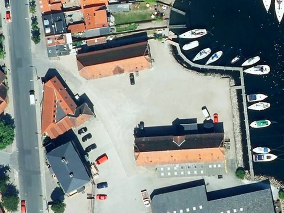 På grunden Kullinggade 29 i Svendborg er der planer om et kombineret bolig- og erhvervsbyggeri. | Foto: Cowi/Geodatastyrelsen