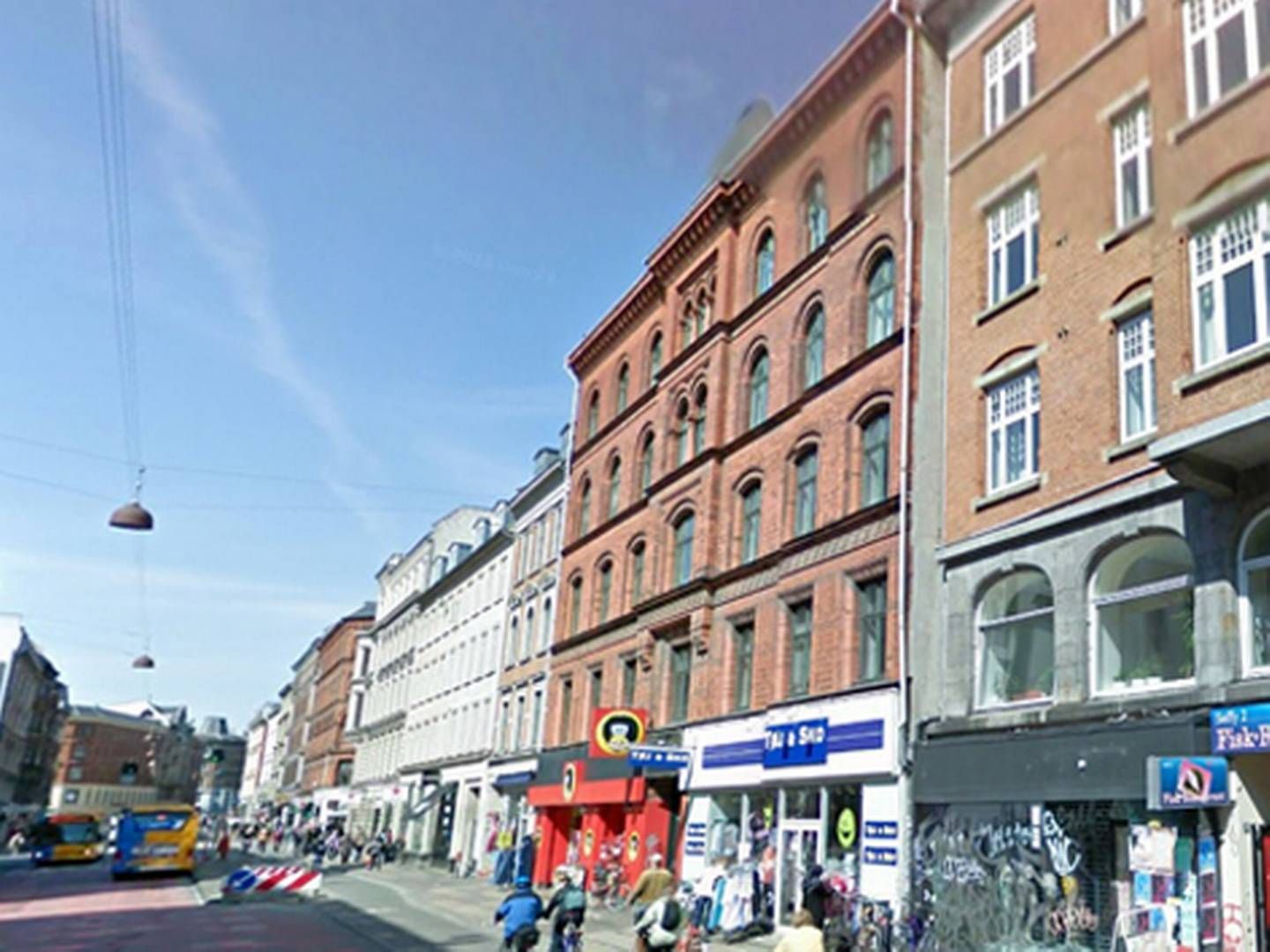 Nørrebrogade 34 er den røde ejendom midt på billedet. | Foto: Google Street View
