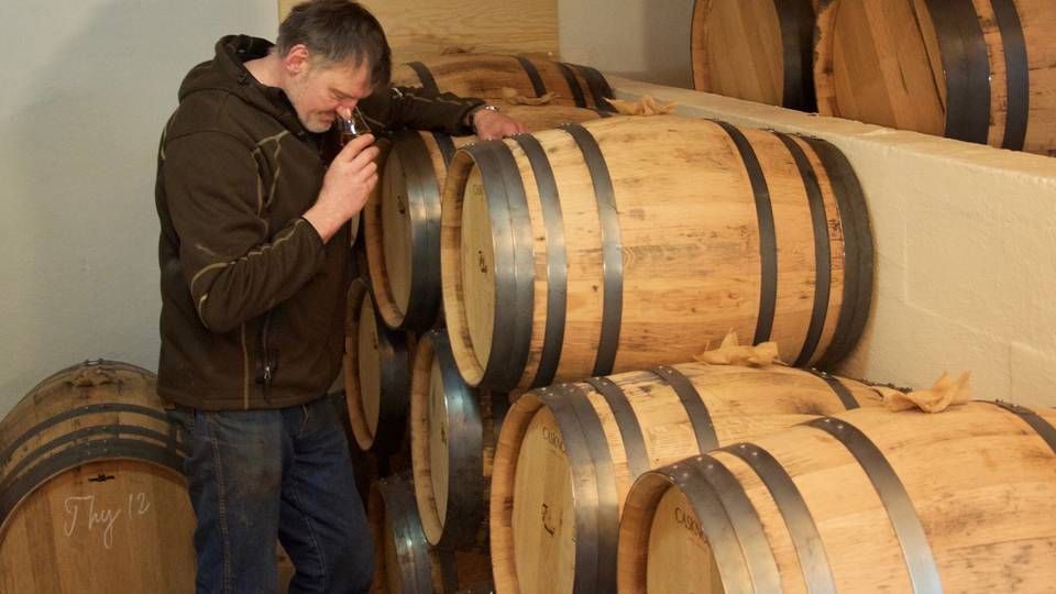 Nicolaj Nicolajsen, økologisk landmand og indehaver af Thy Whisky, er en af de lokale virksomheder som vil kunne have gavn af et nyt lokalt klyngesamarbejde.