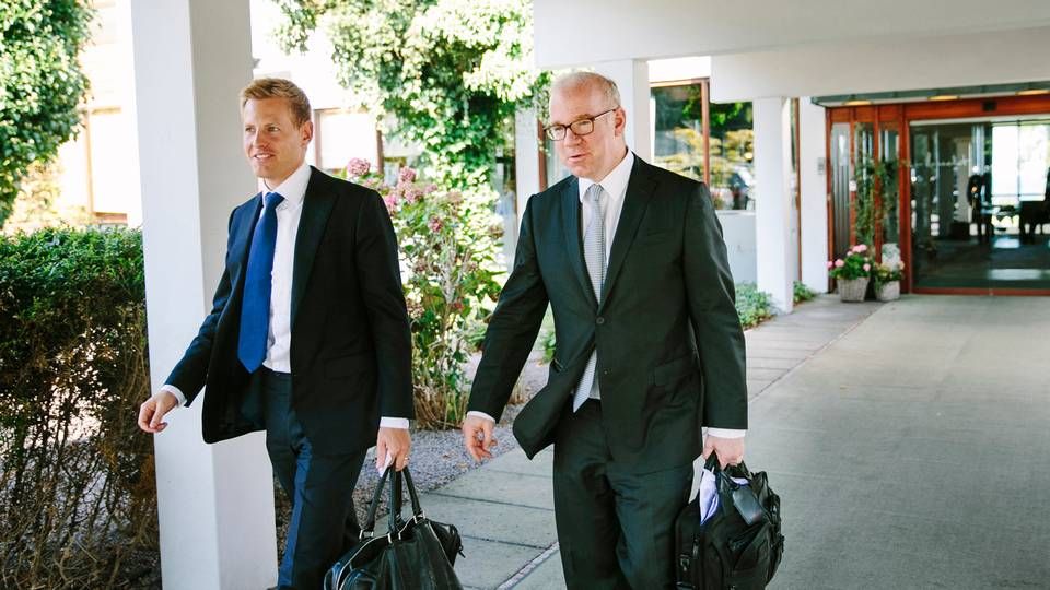 Direktør Martin Hintze (th) og Michael Bruun (tv) fra Goldman Sachs taler under et topmøde i Nyborg, hvor kapitalfondenes brancheorganisation holdt møde. September 2014. | Foto: Arkiv: Polfoto/Miriam Dalsgaard