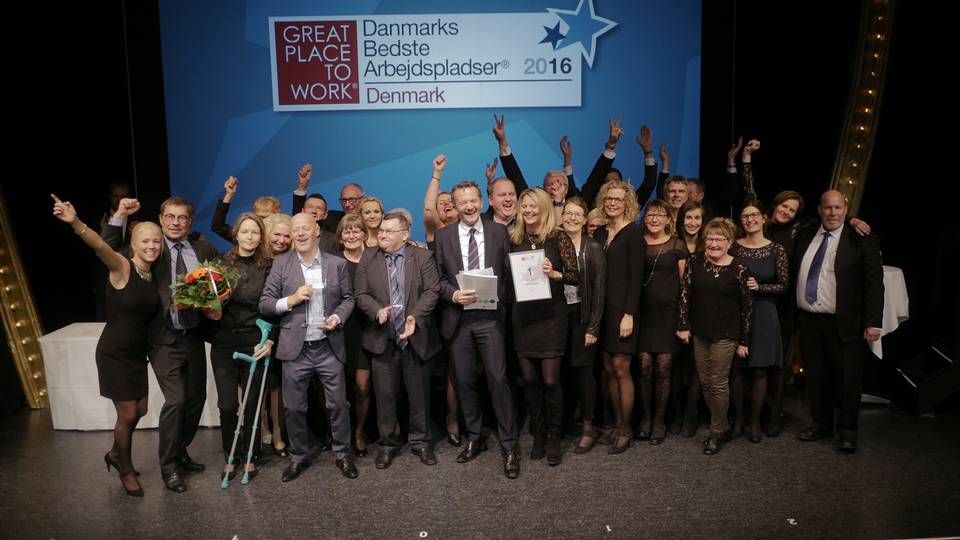 Middelfart Sparekasse vinder Danmarks bedste arbejdsplads 2016. I midten ses adm. direktør i Middelfart Sparekasse, Martin Baltser. | Foto: PR/Michael Medgyesi