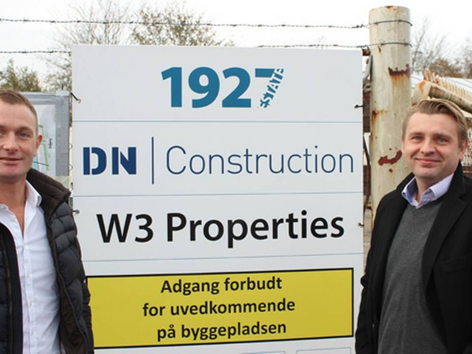 Salgs- og udviklingsdirektør Henrik S. Nielsen (tv.) fra DN Construction og direktør Peter Skaaning Jørgensen fra 1927 Estate. | Foto: PR