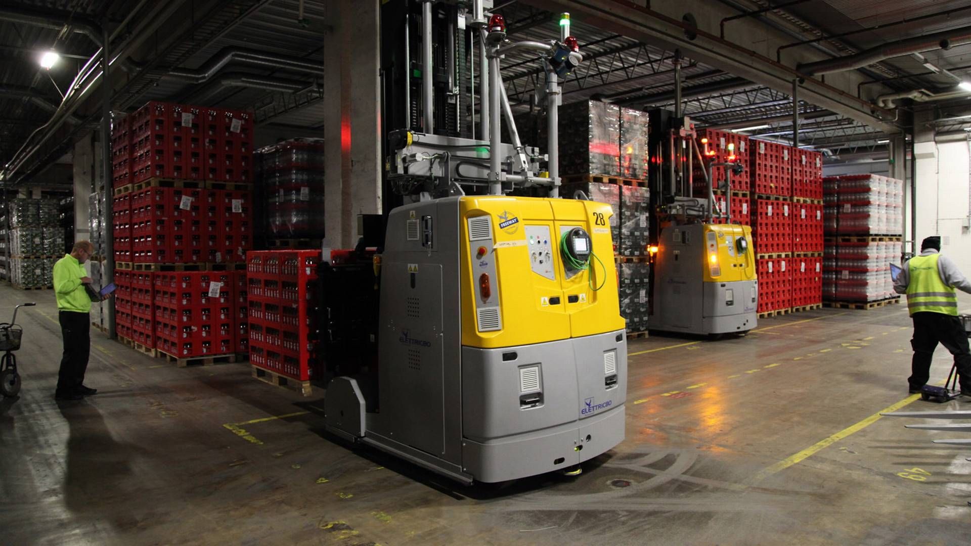 På bryggeriet i Falkenberg investerer Carlsberg blandt andet i at automatisere lagrenes laserstyrede trucks.