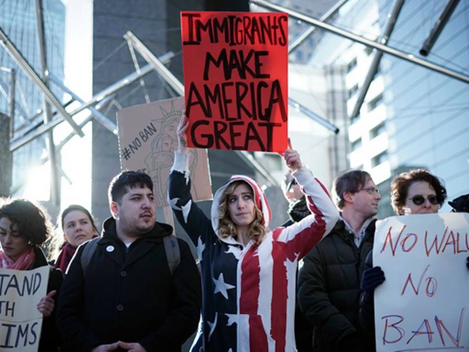 Indrejseforbuddet har ført til demonstrationer i flere store amerikanske byer og lufthavne. | Foto: Eugene Hoshiko/AP/Polfoto