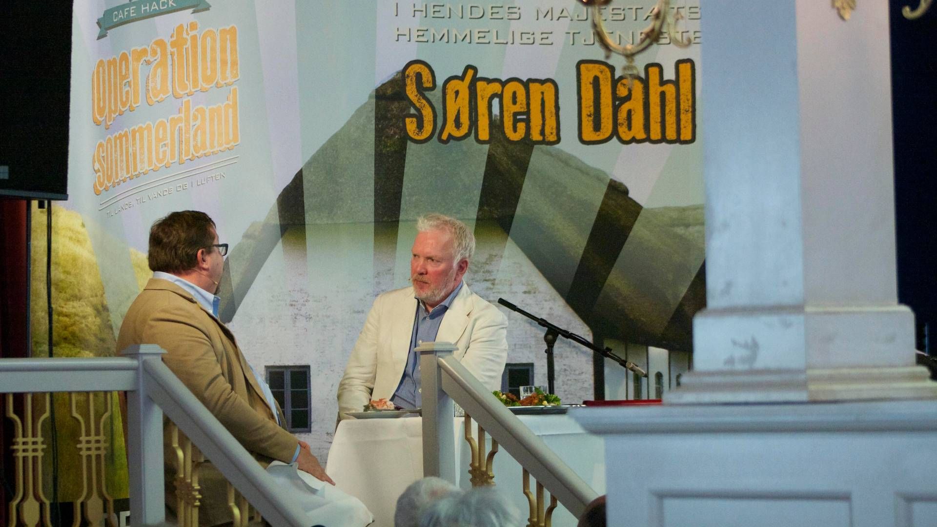 Vært Søren Dahl på scenen i en sommerudgave af P4-programmet Café Hack | Foto: Ina Facius/DR