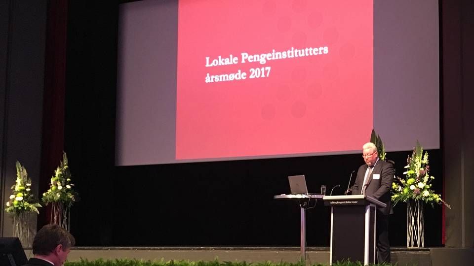 Formanden for Lokale Pengeinstitutter, Claus E. Petersen fra Den Jyske Sparekasse, langede kraftigt ud efter Finanstilsynets nye NEP-krav på foreningens årsmøde i maj. | Foto: Anne Louise Houmann