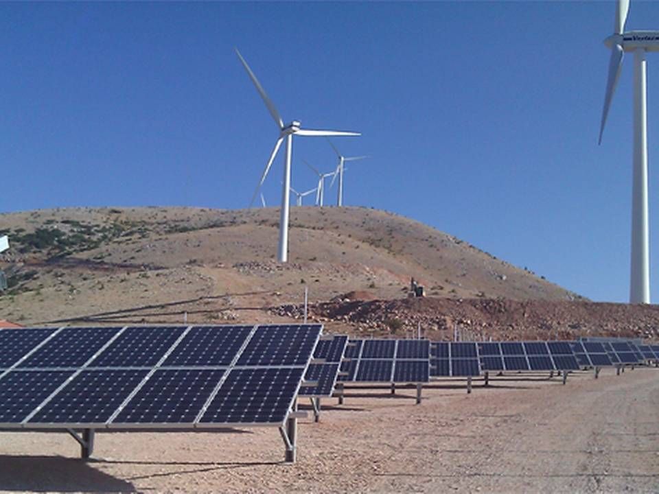 Vestas stod i 2012 bag en sol/vind-hybridpark i Grækenland. Nu skal Siemens Gamesa opføre en endnu større. | Foto: Reni-DS
