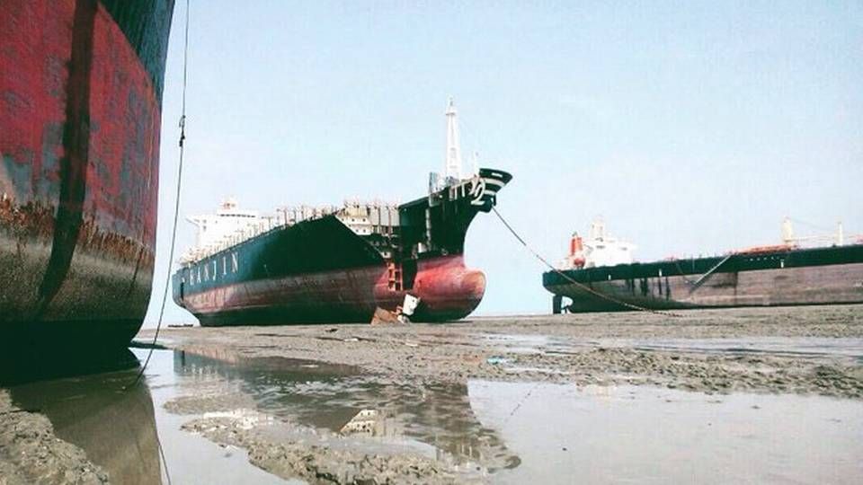 En arbejder døde i Bangladesh sidste år, da Hanjin Rome blev ophugget. Nu er endnu et tidligere Hanjin-skib endt til ophugning. | Foto: Shipbreaking Platform