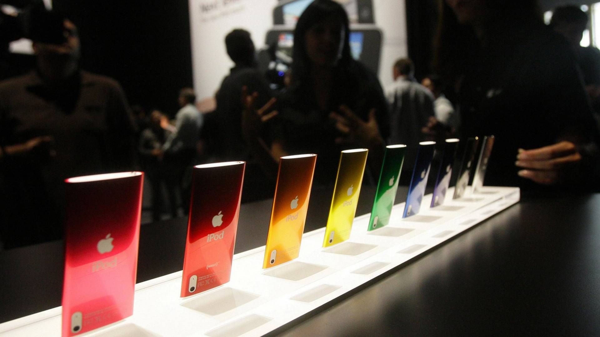 En ældre udgave af Apples Ipod Nano fra 2009. Nu skrotter selskabet modellen helt. | Foto: /ritzau/AP/Jeff Chiu