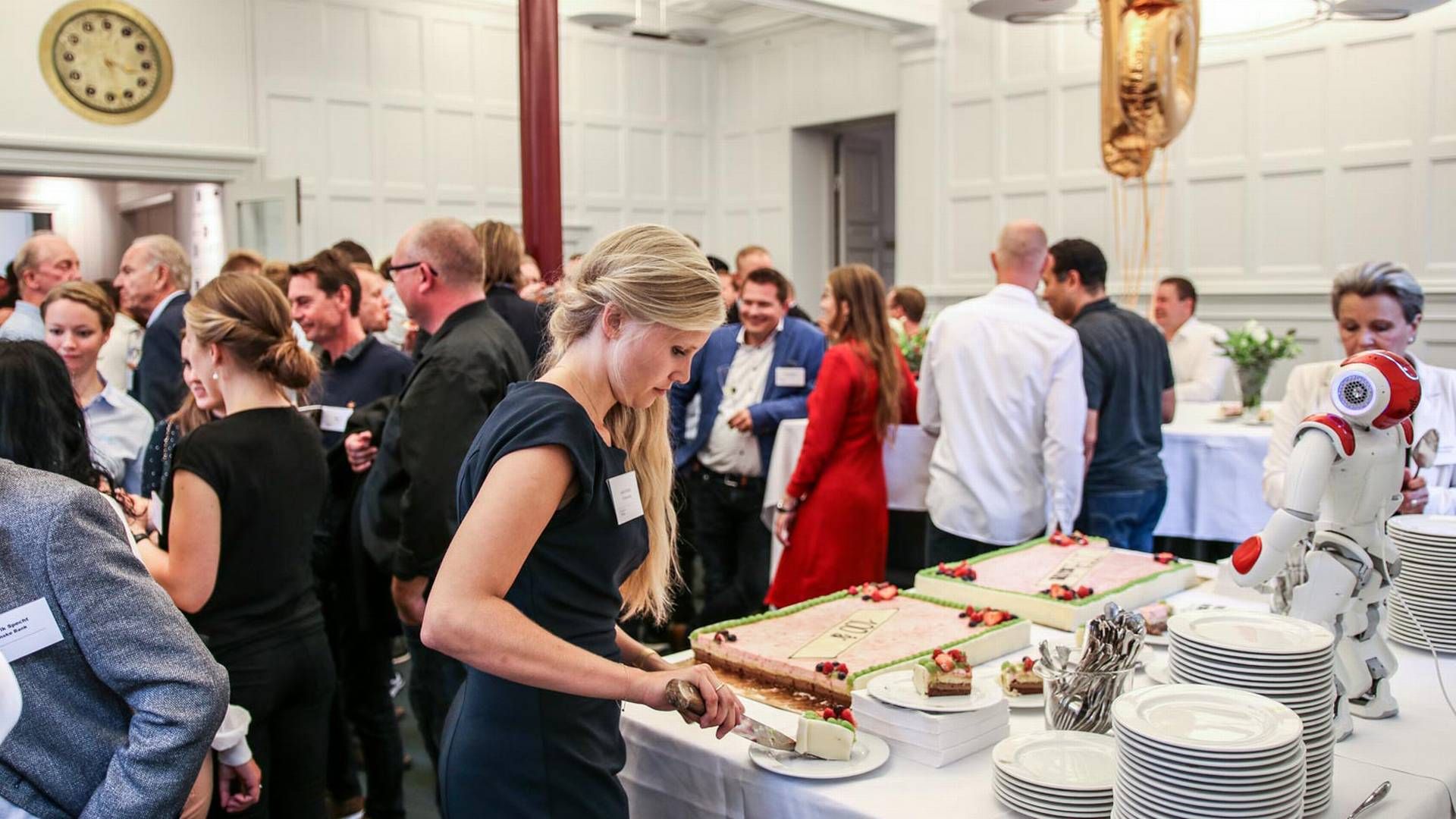 Der blev budt på kage, champagne og sodavand, da IT-Branchen mandag fejrede sin 100 års fødselsdag. | Foto: Jan Bjarke Mindegaard