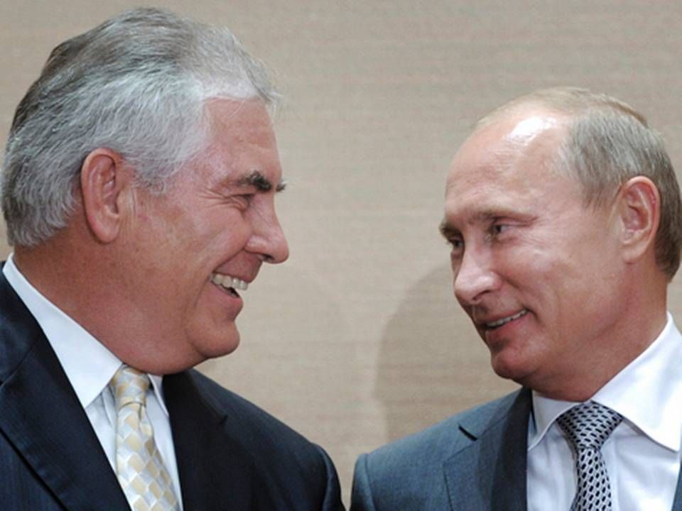 Det var USA's nuværende udenrigsminister Rex Tillerson(tv.) der som direktør i Exxon fik russisk projekt op at stå. | Foto: ritzau/AP/Alexei Druzhinin
