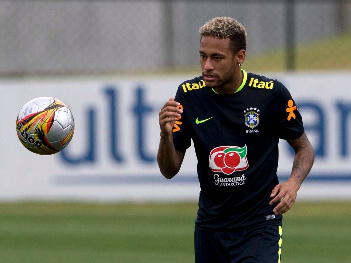 Den brasilianske topspiller Neymar under træningssession i hjemlandet. | Foto: /ritzau/AP/Silvia Izquierdo