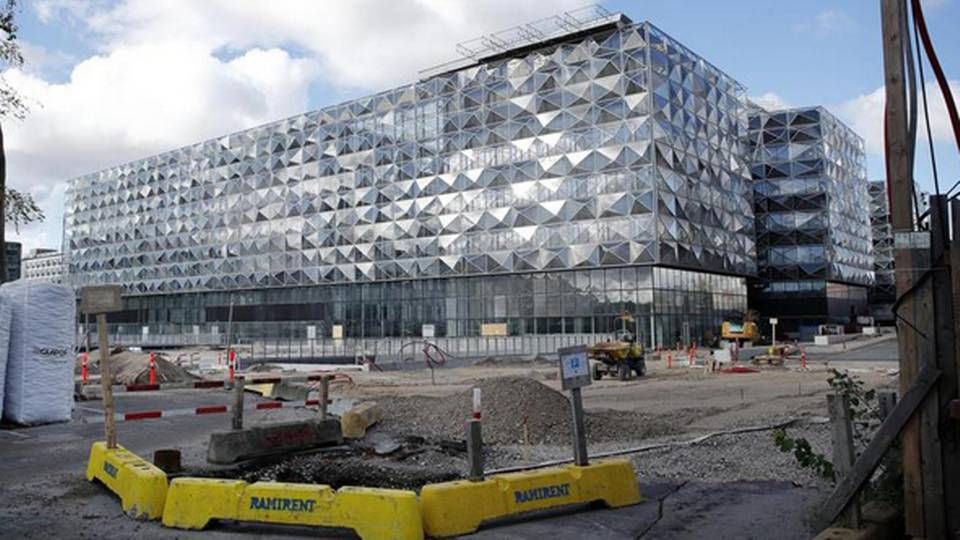 Danske blikkenslagere skal fjerne ulovlige installationer, før byggeriet af Niels Bohr Bygningen kan fortsætte. | Foto: /ritzau/Jens Dresling
