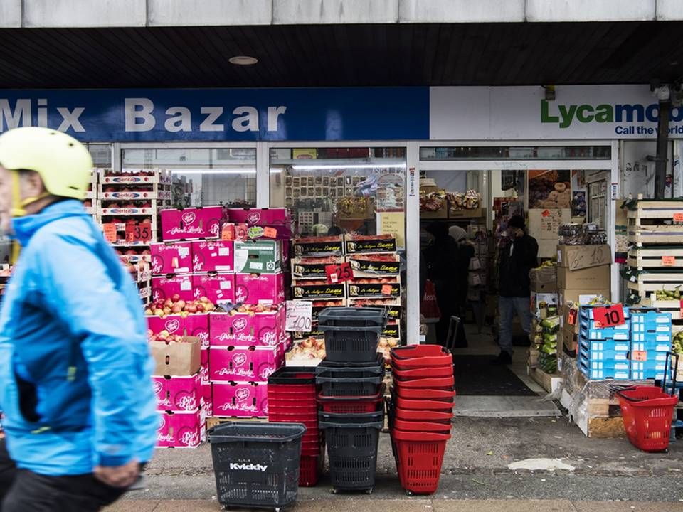 Mix Bazar i Københavns Nordvestkvarter har i dag en storsmilende smiley. Sådan var det ikke inden årsskiftet, da butikken hed Istanbul Bazar og fik stribevis sure smileyer. I følge ejeren er forskellen, at han har ansat mere personale, så han bedre kan leve op til fødevarereglerne. | Foto: Gregers Tycho