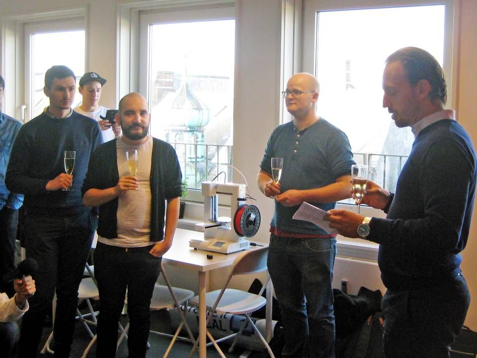 Marc Münzer holder tale ved fødselsdagsreceptionen for iværksætterfællesskabet Startupworks. Han har startet stedet sammen med Lisa Dalsgaard Bønsdorff. | Foto: Malte Oxvig