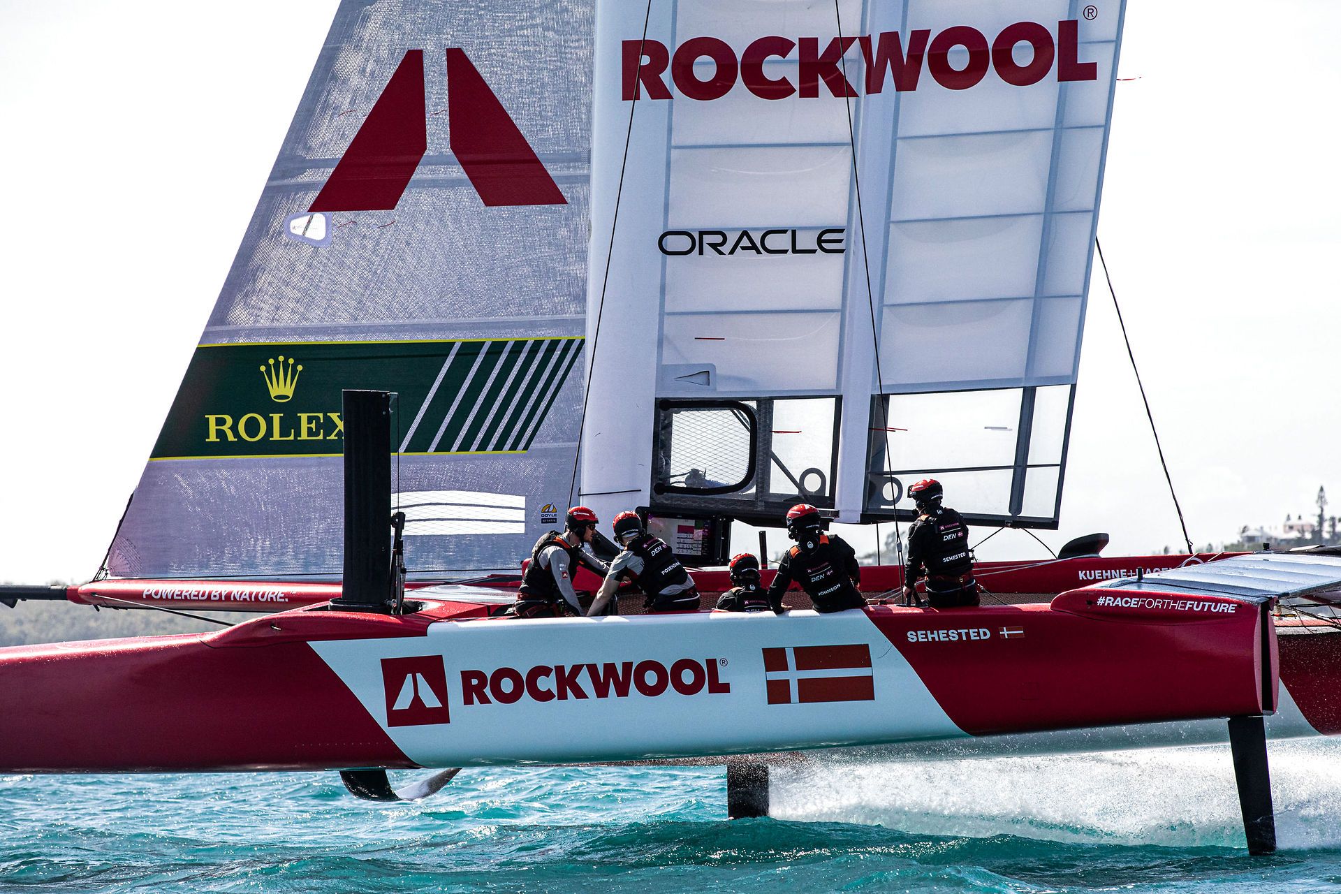 Rockwool er sponsor for det danske hold i SailGP. Ved konkurrencen i Øresund havde besætningen kronprins Frederik med ombord. Billedet er fra et tidligere arrangement. Foto: Brian Carlin/APPR/Ritzau Scanpix
