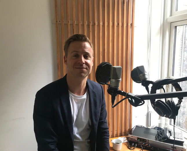 I ugens udgave af Kforums podcast taler Morten Gade med Andreas Gylling Æbelø, der er administrerende direktør i AIDS-Fondet og arbejder med langsigtet kommunikation, der har til formål at fjerne stigma.
